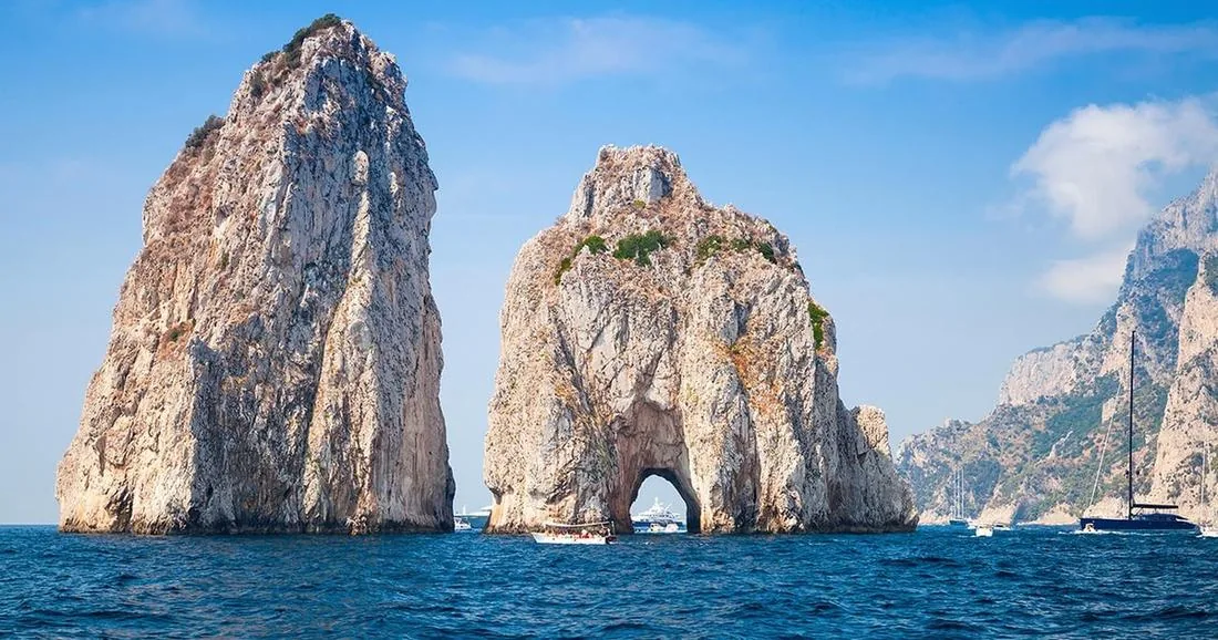 Giro privato in barca a Capri di un giorno intero da Sorrento